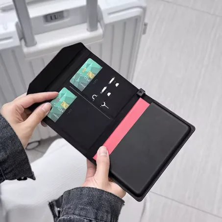 محفظة سفر جلدية متعددة الوظائف