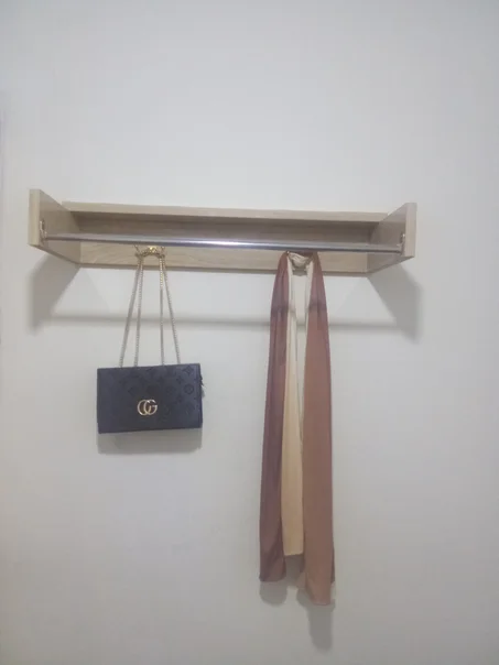 حامل الملابس الجداري