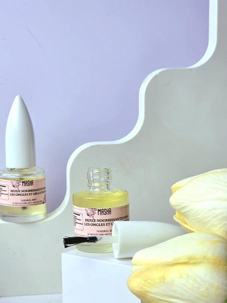 زيت تطويل الاظافر