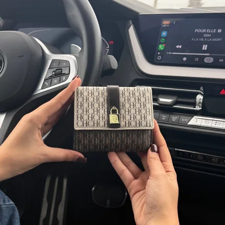 portefeuille carolina herrera