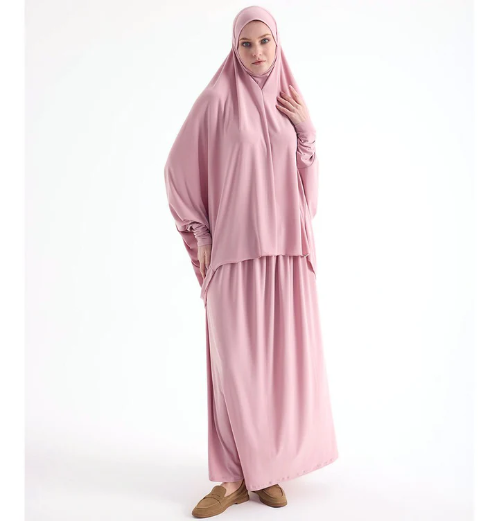 فستان صلاة بتصميم هادئ وأنيق