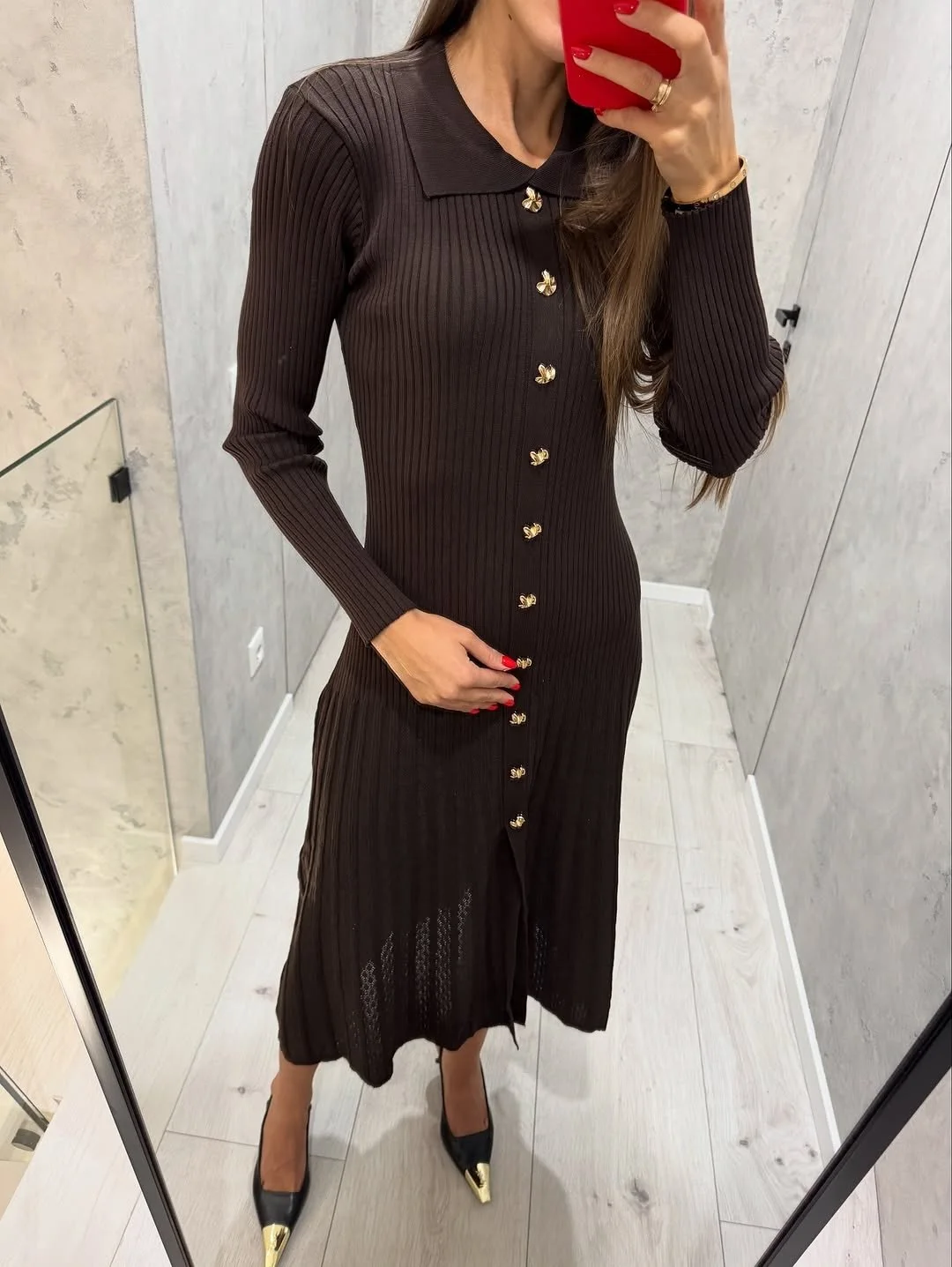 Robe en Maille Douce avec Bouton Doré
