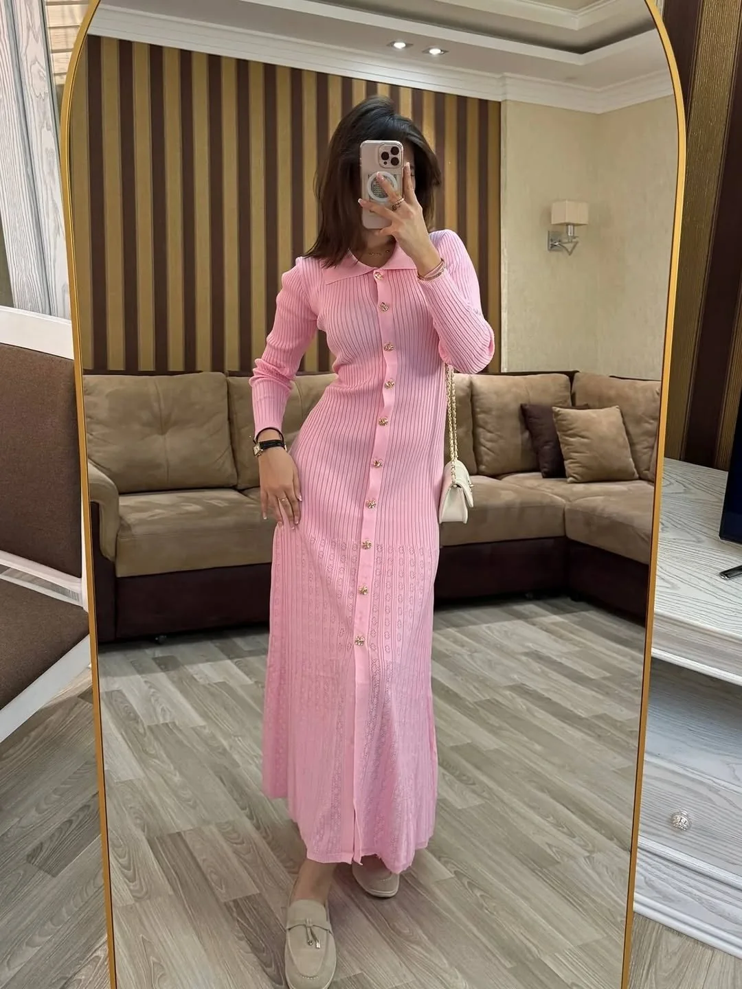 Robe en Maille Douce avec Bouton Doré