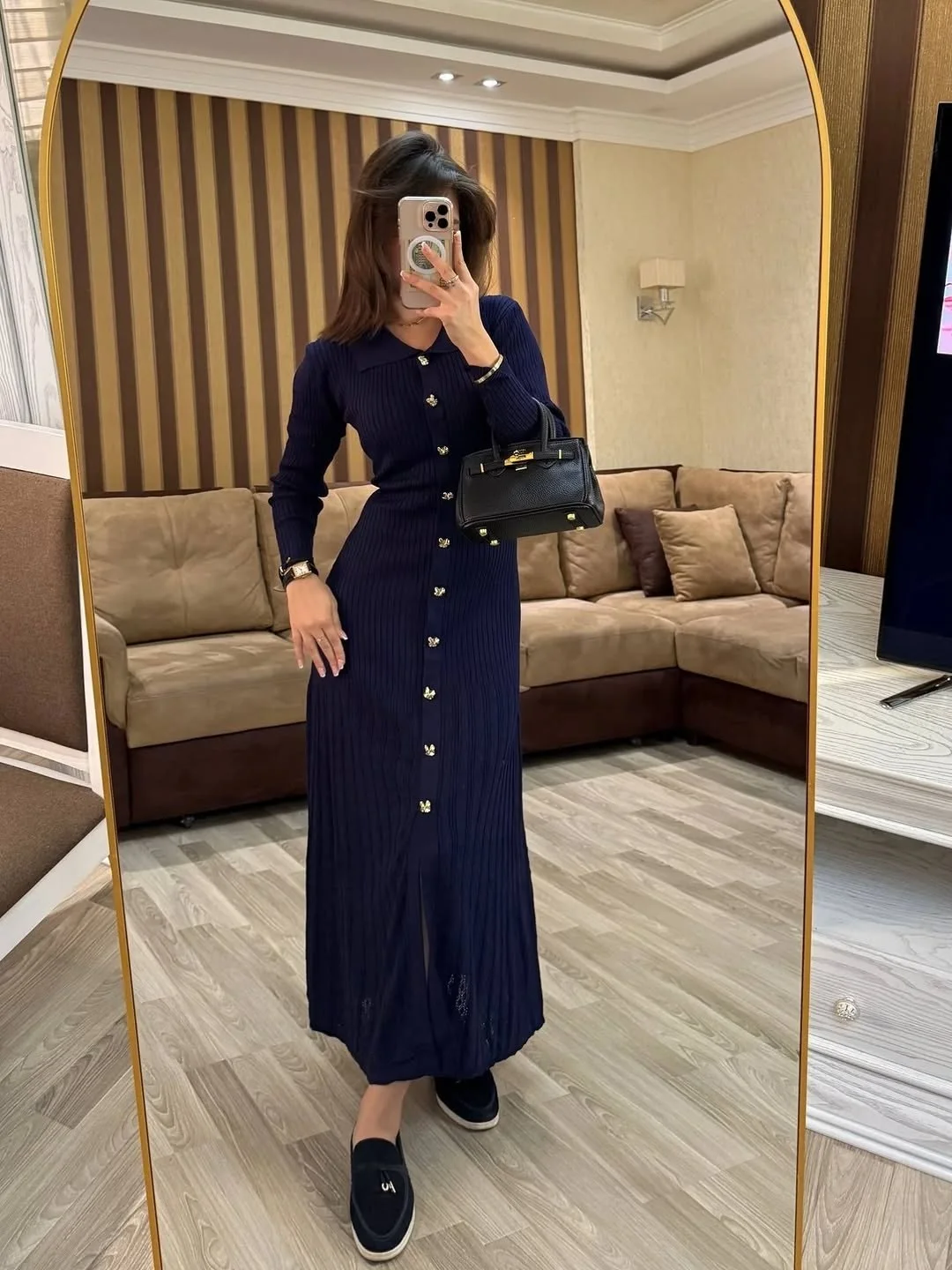 Robe en Maille Douce avec Bouton Doré