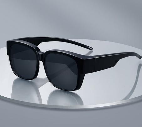 Lunette de soleil grand cadre .