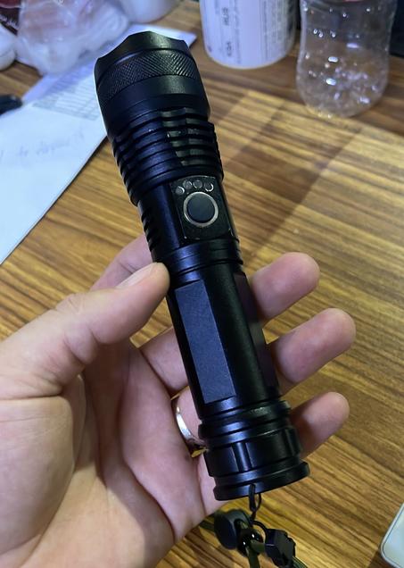 مصباح يدوي للتخييم