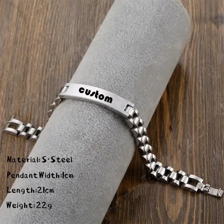 سوار جلدي محفور بالاسم أو الشعار