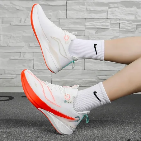 حذاء جري خفيف ومريح