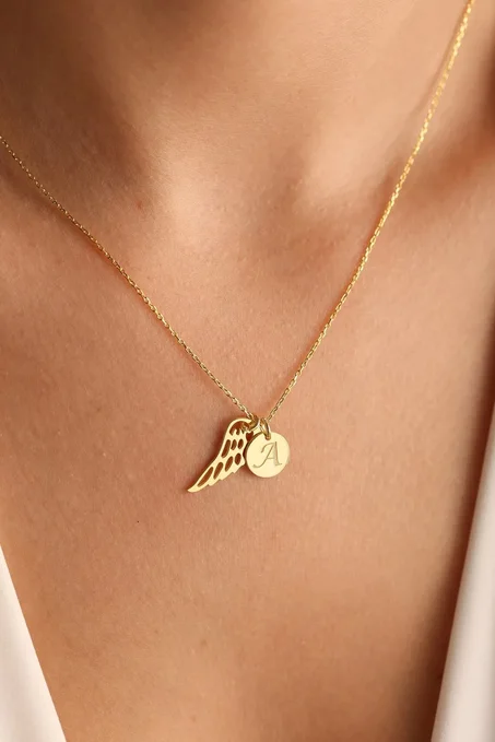 قلادة الجناح المخصصة