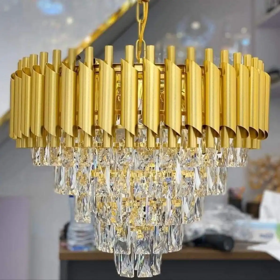 ثرية جعبة المنيوم و كريسطال حجم 10سم بالنسبة اللون متوفر ذهبي اسود