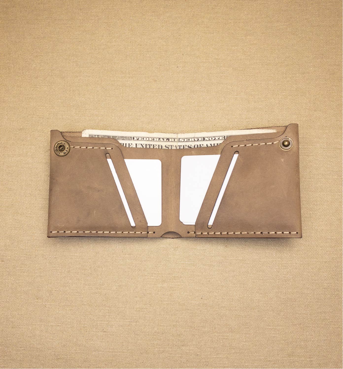 Portefeuille élégant à Bouton-Pression marron-clair