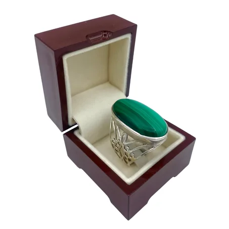 خاتم من فضة وحجر الملاشيت الطبيعي