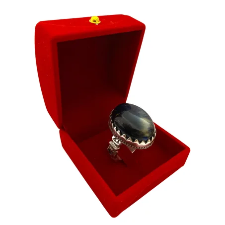 خاتم من فضة وحجر عين الصقر