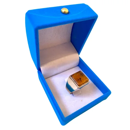 خاتم من فضة وحجر الكهرمان الطبيعي