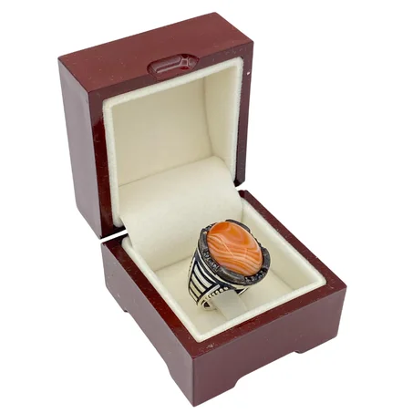 خاتم من فضة وحجر العقيق الطبيعي