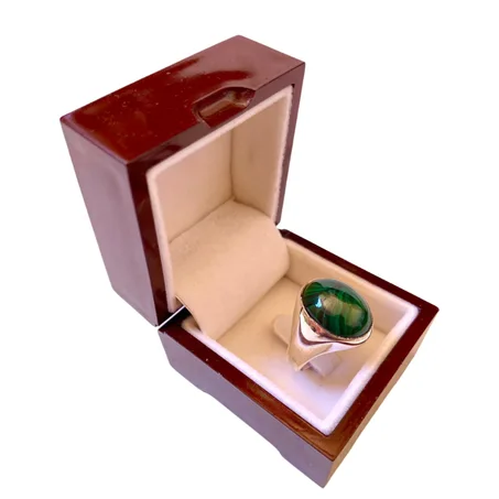 خاتم من فضة وحجر الملاشيت الطبيعي