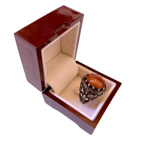 خاتم من فضة وحجر العقيق