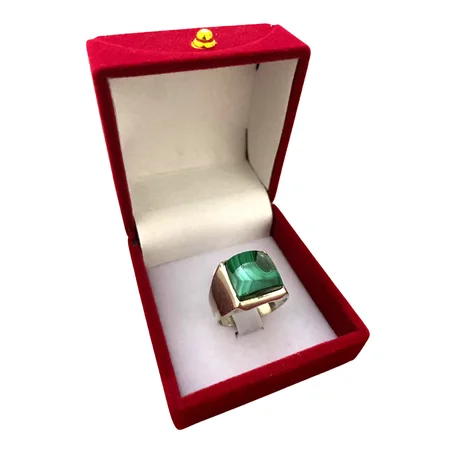 خاتم من فضة وحجر الملاشيت الطبيعي