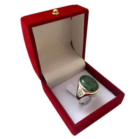 خاتم من فضة وحجر الزمرد الطبيعي