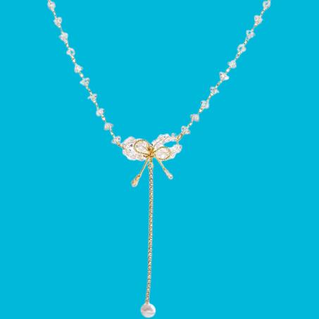 عقد الفيونكة الفضي