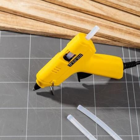 Pistolet à Colle 20W DELI