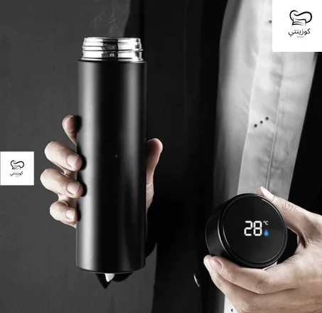 كأس معزول بشاشة عرض رقمية