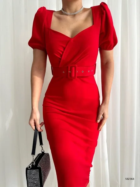 Robe de soirée mi-longue avec ceinture