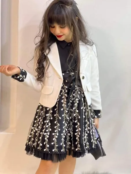 طقم بناتي مكون من أربع قطع