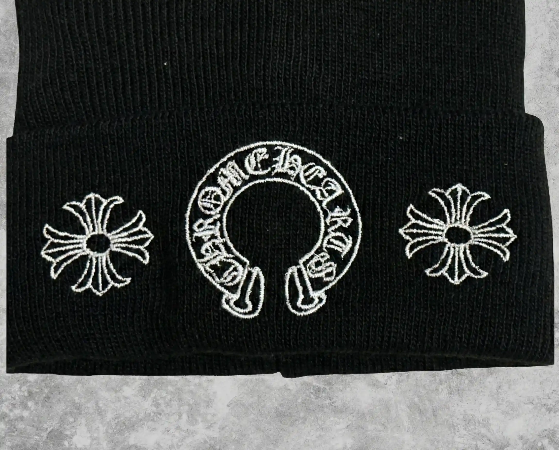 PACK : Chrome Baggy Shorts + T-shirt Noire + Bonnet