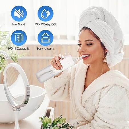 جهاز تنظيف الأسنان بالماء