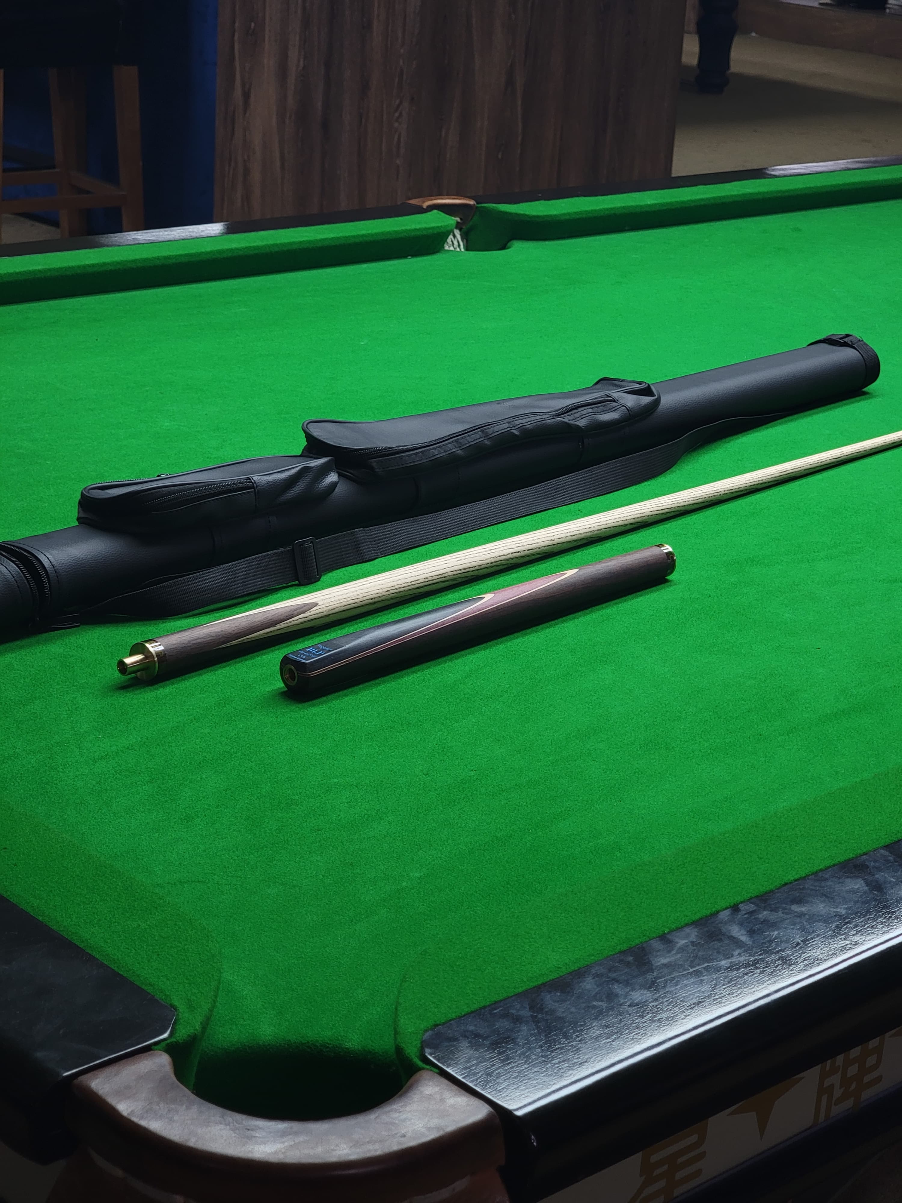 Pack Complet Billard : Canne, Porte-Canne, Craie, Porte-Craie et Gant | 5 en 1