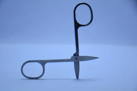 مقص جراحي