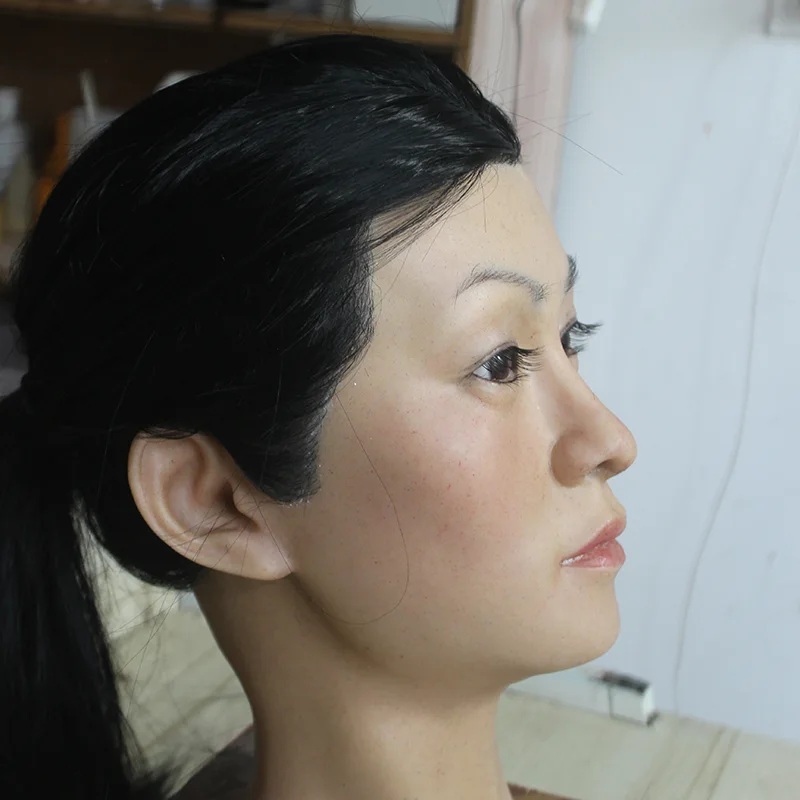 person 1 silicone mask simulation