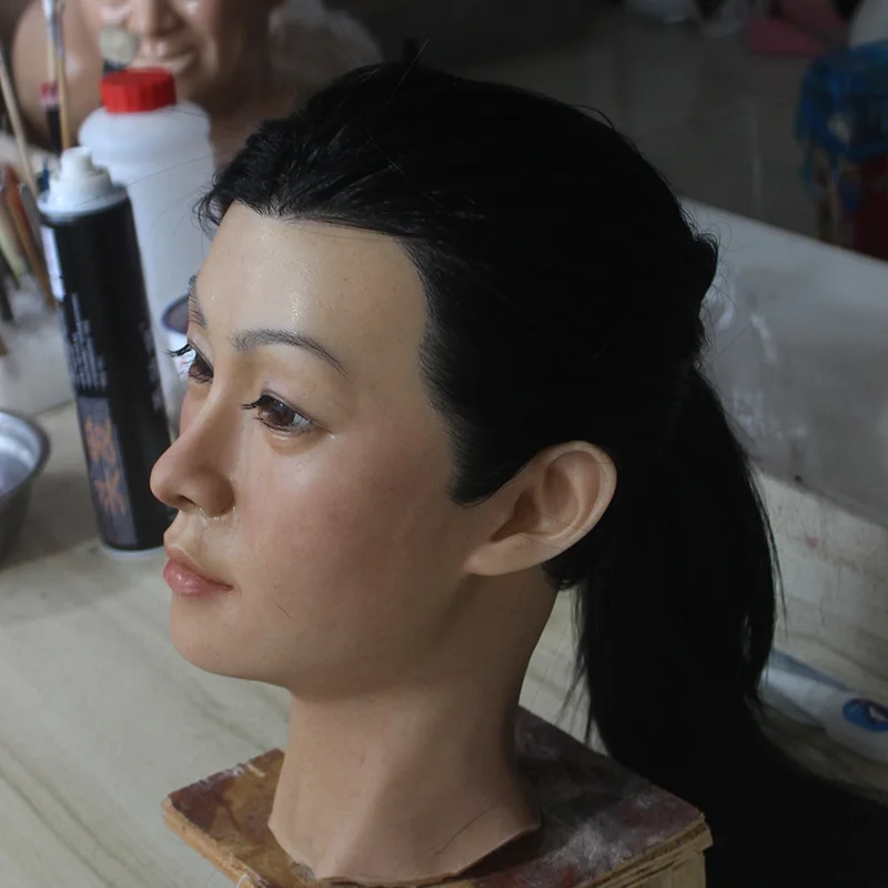 person 1 silicone mask simulation