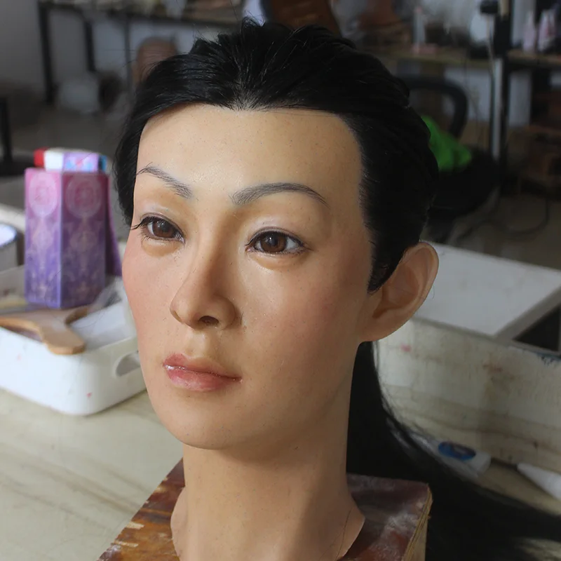 person 1 silicone mask simulation