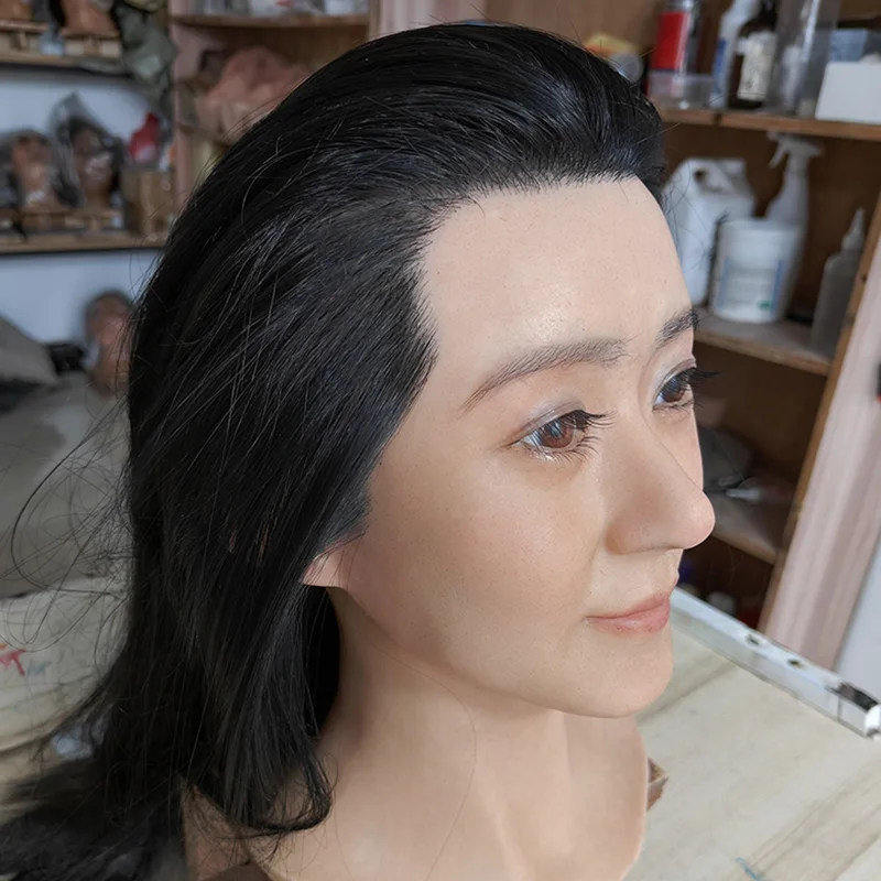 person 4 silicone mask simulation