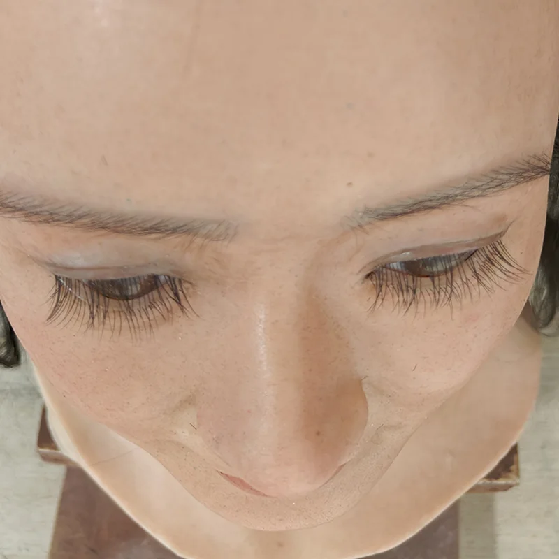 person 4 silicone mask simulation