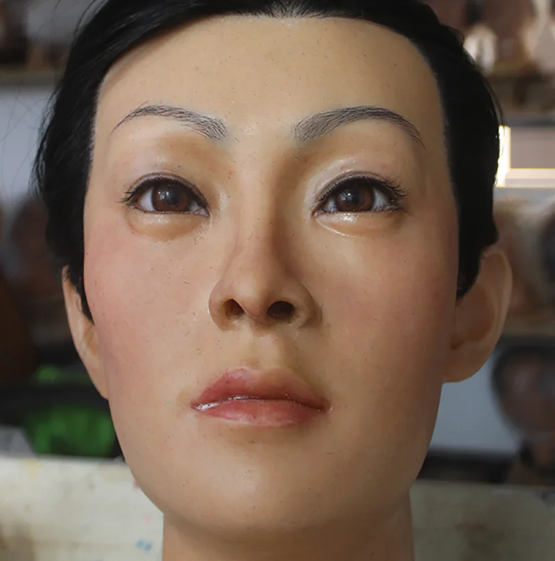 person 1 silicone mask simulation