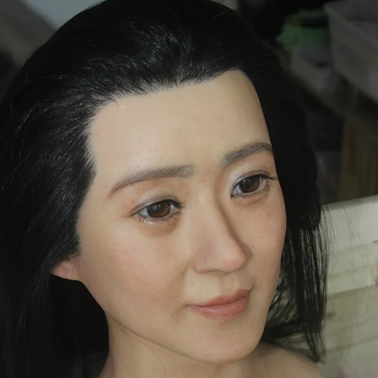 person 4 silicone mask simulation