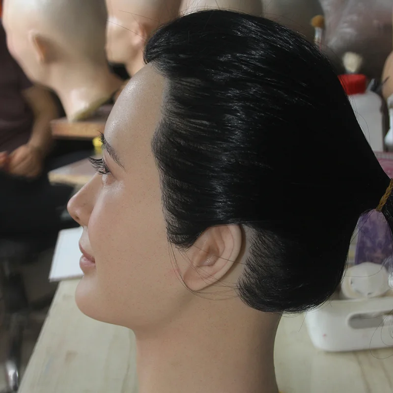 person 2 silicone mask simulation