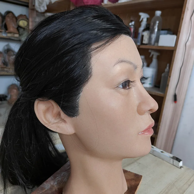 person 1 silicone mask simulation