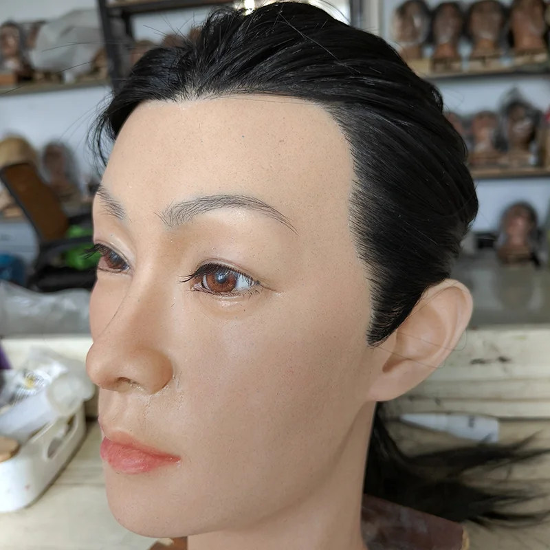 person 1 silicone mask simulation