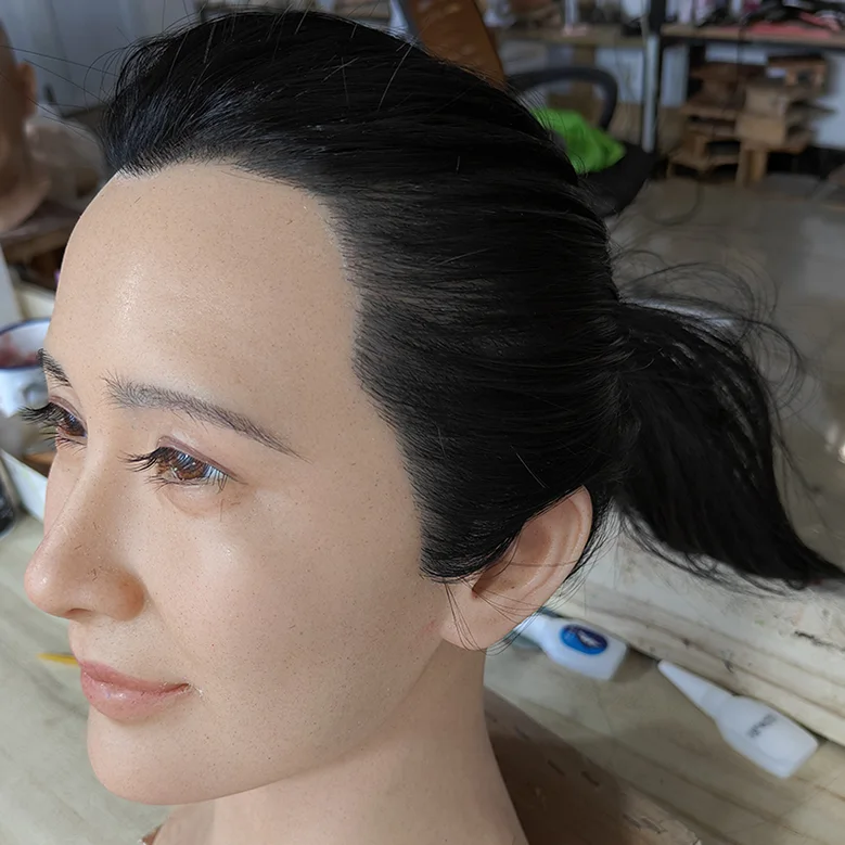 person 2 silicone mask simulation