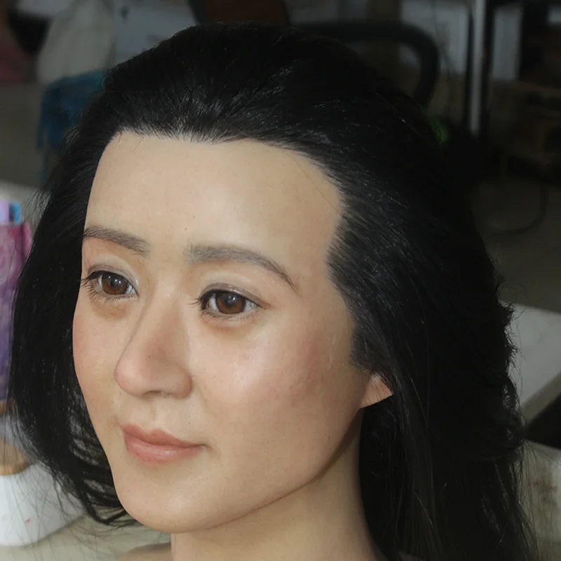 person 4 silicone mask simulation