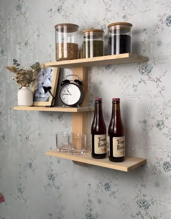 منظم حائط خشبي أنيق وعصري