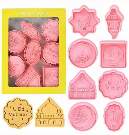 UN PACK DE 8 EMPORTE-PIÈCES