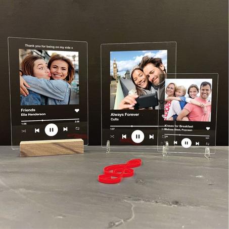 لوحة الأغنية المُخصصة: هدية موسيقية بصورتك وقائمة أغانيك المفضلة