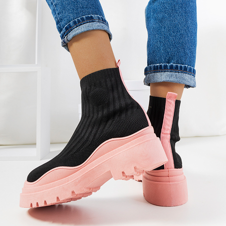 Bottines pour femmes avec une semelle plus épaisse en noir