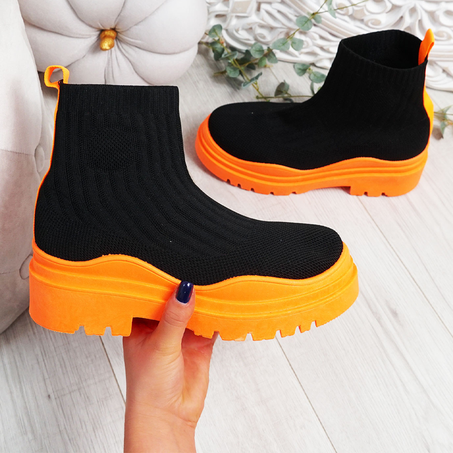 Bottines pour femmes avec une semelle plus épaisse en noir