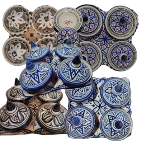 بلاطو مربع الشكل مع 4 طواجن خزفية يدوية بألوان متنوعة